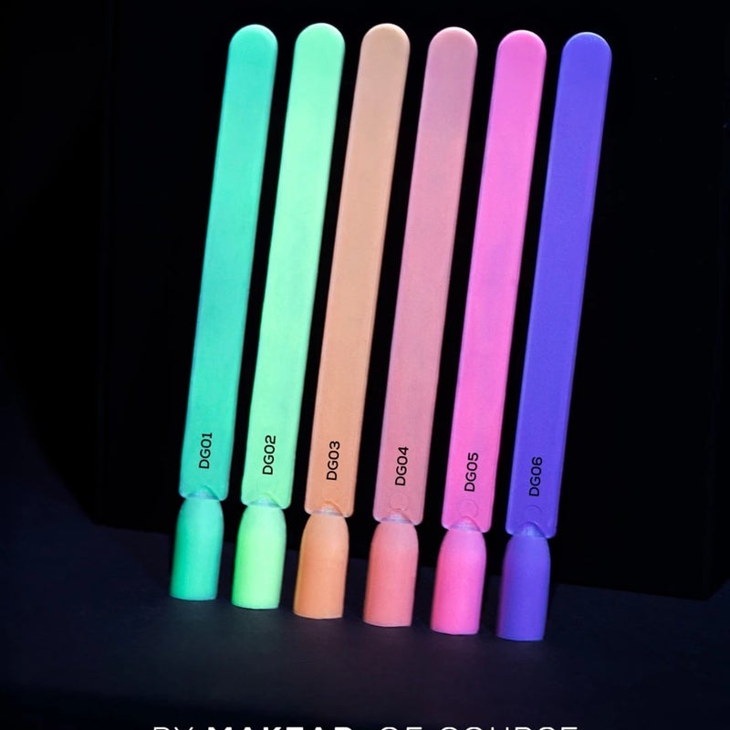 Pime&auml;ss&auml; hohtavat geelilakat.